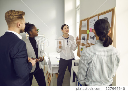 Presentation, brainstorm, coaching concept Presentation, brainstorm, coaching concept 127966640