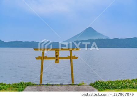 (Ibusuki City, Kagoshima Prefecture) Golden torii gates on the shores of Lake Ikeda and Mt. Kaimon (Ibusuki City, Kagoshima Prefecture) Golden torii gates on the shores of Lake Ikeda and Mt. Kaimon 127967079