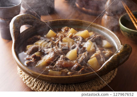 Braised beef streak 127967652
