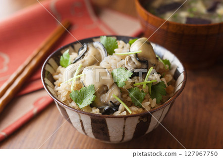 牡蠣煮熟的米飯 127967750