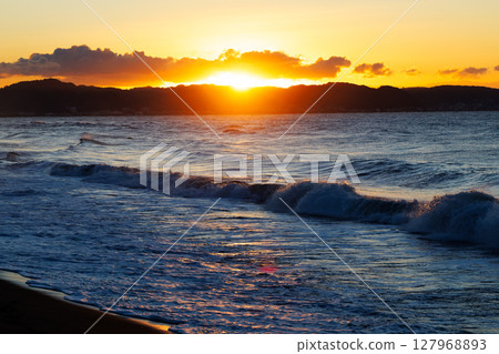 湘南海:日出時的七里濱 湘南海:日出時的七里濱 127968893