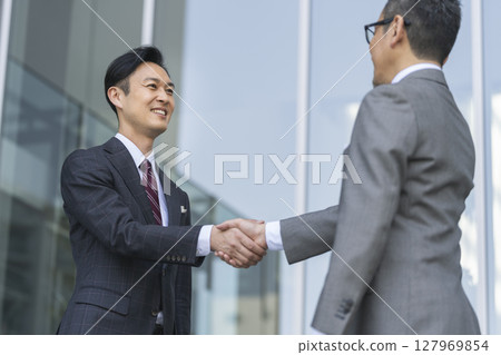 握手的商人 127969854