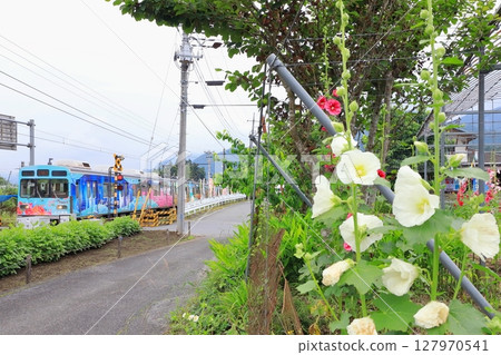 Chichibu Railway "Roadside Station Arakawa Scenery with Tachibana Flowers in Bloom" 127970541