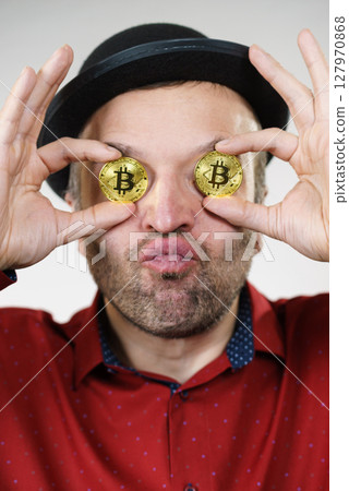 Man having bitcoin in eye 127970868