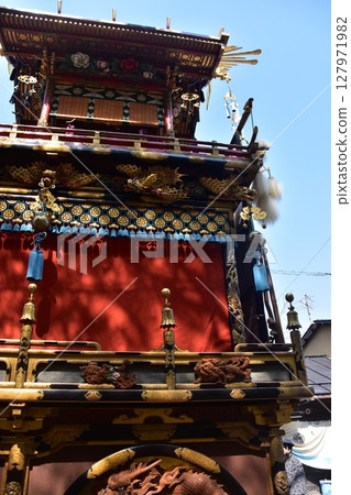 Takayama City, Gifu Prefecture, Japan: Spring Takayama Festival: Gorgeous parading floats and beautiful blue skies 127971982