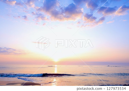 美麗的海上日出 127973534