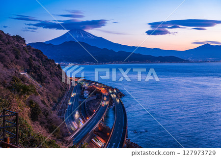 (Shizuoka Prefecture) Mount Fuji seen from Satta Pass at dawn (Shizuoka Prefecture) Mount Fuji seen from Satta Pass at dawn 127973729