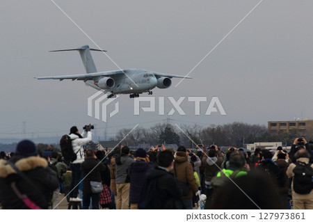 C2運輸機降落在觀眾面前，日本航空自衛隊運輸機 127973861