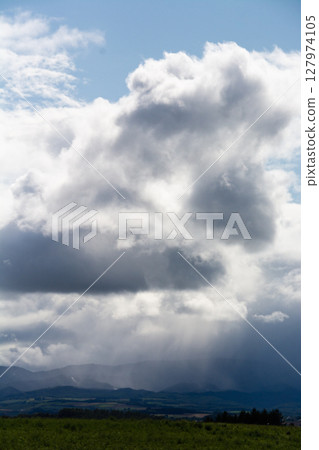 雨雲和青山 127974105