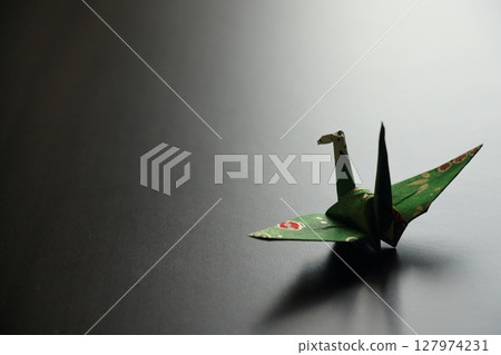 摺紙鶴:剪影摺紙鶴 摺紙鶴:剪影摺紙鶴 127974231