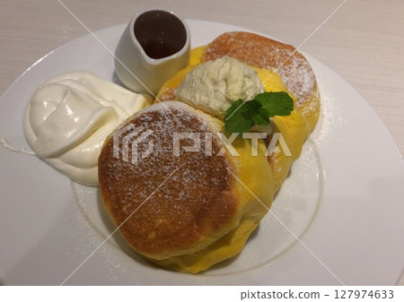 慢煮煎餅配奶油 127974633