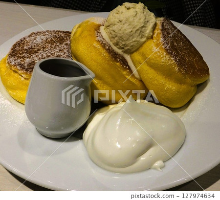 Slow cooked pancakes with whipped cream 127974634