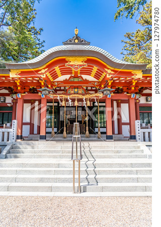 西宮市甑石町，月出雲摔角會場（生育安產之神）甑石神社的拜殿（聖物為甑石） 127974780