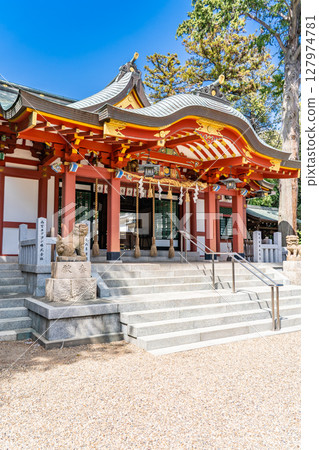 西宮市甑石町，月出雲摔角會場（生育安產之神）甑石神社的拜殿（聖物為甑石） 127974781