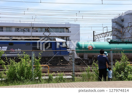 Shinkawasaki Fureai Park (Saiwai Ward, Kawasaki City, Kanagawa Prefecture), where you can see freight trains coupling together Shinkawasaki Fureai Park (Saiwai Ward, Kawasaki City, Kanagawa Prefecture), where you can see freight trains coupling together 127974814