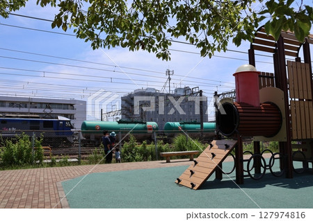 Shinkawasaki Fureai Park (Saiwai Ward, Kawasaki City, Kanagawa Prefecture), where you can see freight trains coupling together 127974816