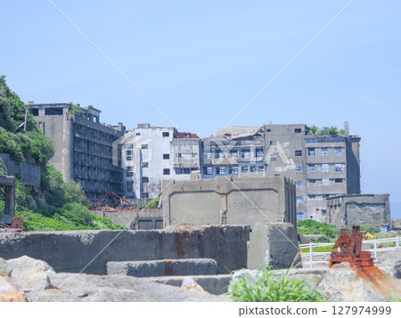從長崎縣的旅遊景點軍艦島第一廣場眺望 從長崎縣的旅遊景點軍艦島第一廣場眺望 127974999