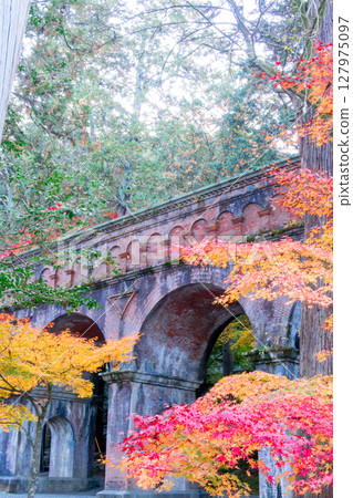 Autumn leaves at Nanzenji Temple, Lake Biwa Canal 127975097