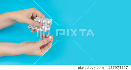 Pill Blister on Color Background, Silver Medicine Capsule Package, Drugs Packaging, Pill Pack 127975527