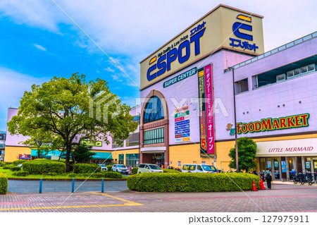 Yokohama cityscape in July. View of Espot Shin-Yokohama and the station square in front of Kita-Shin-Yokohama Station. July 2, 2025. Yokohama cityscape in July. View of Espot Shin-Yokohama and the station square in front of Kita-Shin-Yokohama Station. July 2, 2025. 127975911