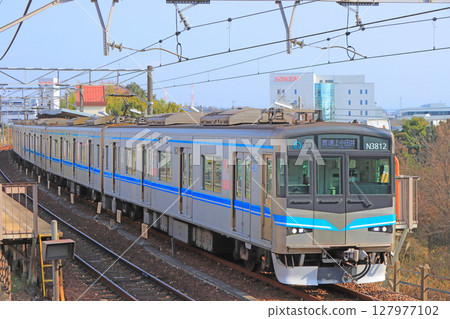 從愛知縣日進市名鐵豐田線夜木站出發的列車 從愛知縣日進市名鐵豐田線夜木站出發的列車 127977102