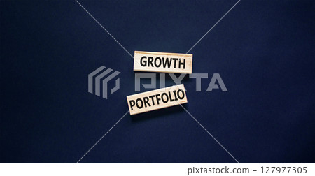 Growth portfolio symbol. Concept words Growth portfolio on beautiful wooden block. Beautiful black paper background. Business Growth portfolio concept. Copy space. 127977305