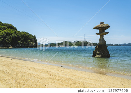 廣島縣尾道市岩子島嚴島神社海中矗立的石燈籠 127977496