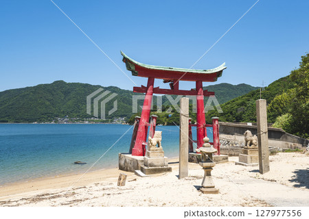 The large torii gate of Itsukushima Shrine on Iwako Island, Onomichi City, Hiroshima Prefecture 127977556