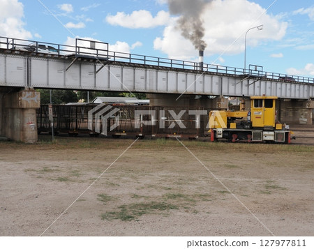 鐵路與甜蜜的回憶-家鄉山和豐益糖廠的下午 鐵路與甜蜜的回憶-家鄉山和豐益糖廠的下午 127977811