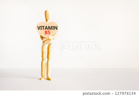 Vitamin B5 pantothenic acid symbol. Concept words Vitamin B5 on beautiful wooden heart. Doctor's model. Beautiful white background. Copy space. Medical healthy lifestyle Vitamin B5 concept. 127978134