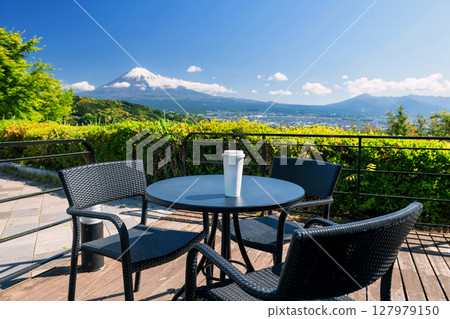 Coffee cup on table with view of mount fuji, Shizuoka, Japan 127979150