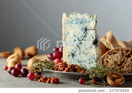 Gorgonzola with ciabatta, walnuts, red grapes, and thyme. 127979269