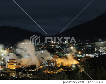 蒸氣聲－鐵輪溫泉，寧靜的夜景 127980331