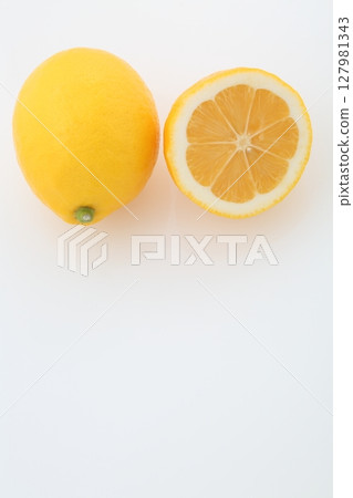 Meyer lemon cross section 127981343