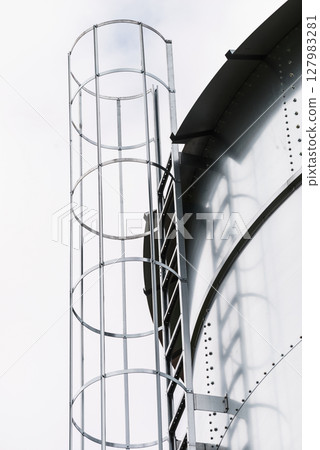 Industrial metal ladder with round railing 127983281
