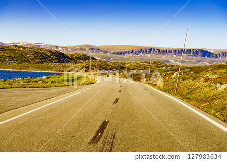 Road crossing Hardangervidda plateau, Norway 127983634