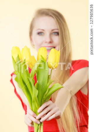 Pretty woman with yellow tulips bunch Pretty woman with yellow tulips bunch 127985636