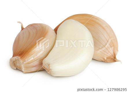 garlic cloves isolated on white background close up. Top view. Flat lay. garlic cloves isolated on white background close up. Top view. Flat lay. 127986295