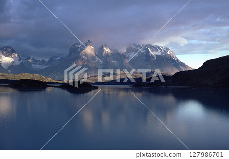 Lago Pehoe, Torres del Paine National Park, Patagonia, Chile, South America Lago Pehoe, Torres del Paine National Park, Patagonia, Chile, South America 127986701