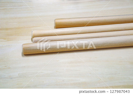 rolling pin rolling pin 127987043