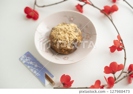 Delicious Japanese sweets 127988473
