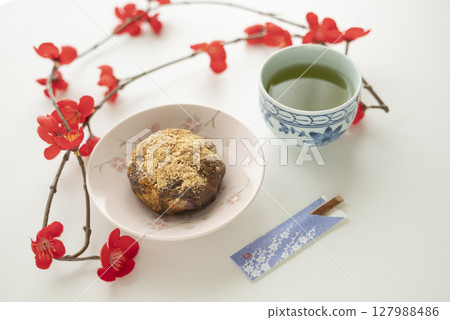 Delicious Japanese sweets 127988486