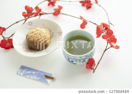 Delicious Japanese sweets 127988489