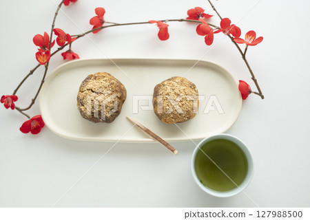 Delicious Japanese sweets 127988500