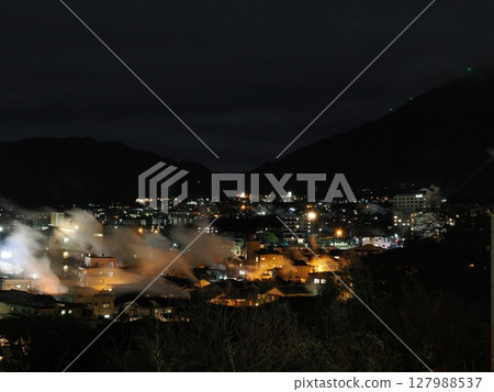 燈光與煙霧的風景－別府鐵輪溫泉，夜間遠眺蒸汽 127988537