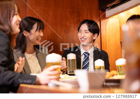 Drinking party: Young people toasting at an izakaya 127988917