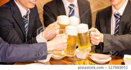 Drinking party: Toasting with beer Drinking party: Toasting with beer 127989051
