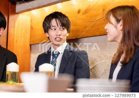 Drinking party: Men and women drinking at an izakaya Drinking party: Men and women drinking at an izakaya 127989073