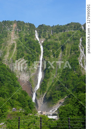稱名瀑布和函乃木瀑布是日本最高的瀑布，位於富山縣立山町。 127990091