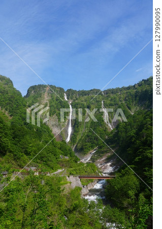 稱名瀑布和函乃木瀑布是日本最高的瀑布，位於富山縣立山町。 127990095